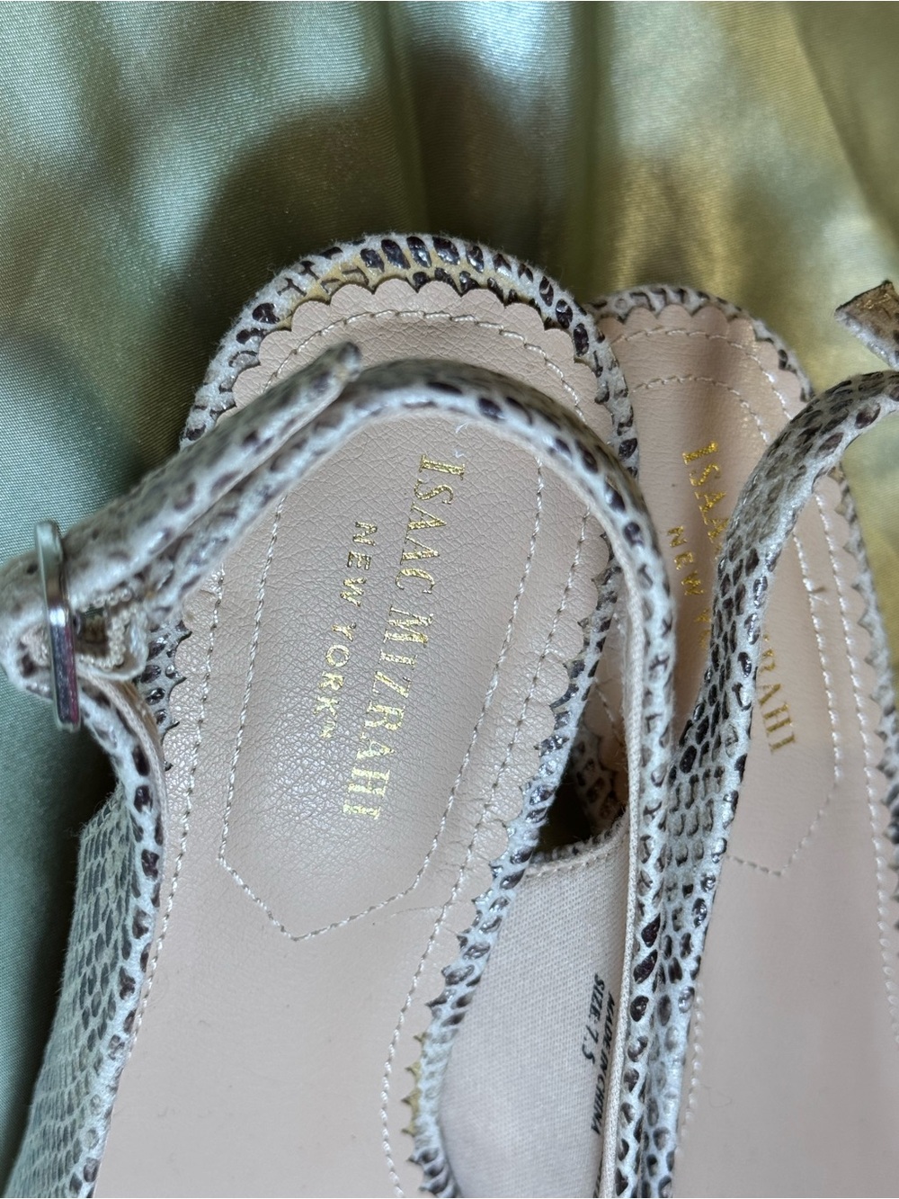 Isaac Mizrahi Taupe Snakeskin Slingback Kitten Heels size 7.5 - Picture 10 of 10